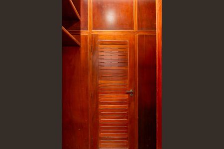 Casa à venda com 478m², 4 quartos e 6 vagasCloset da suíte 3