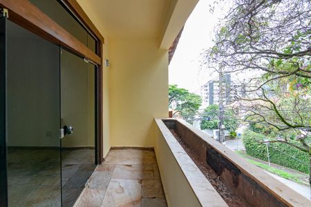 Casa à venda com 478m², 4 quartos e 6 vagasVaranda
