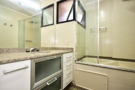 Apartamento à venda com 254m², 3 quartos e 5 vagasBanheiro 1 da Suíte 2