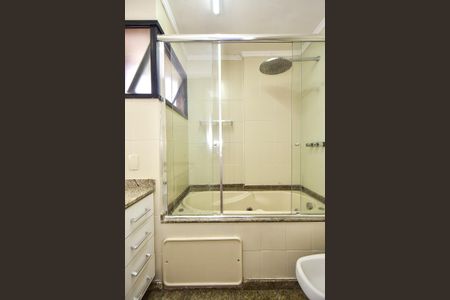 Apartamento à venda com 254m², 3 quartos e 5 vagasBanheiro 1 da Suíte 2