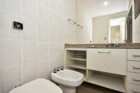 Apartamento à venda com 254m², 3 quartos e 5 vagasBanheiro Suíte 1