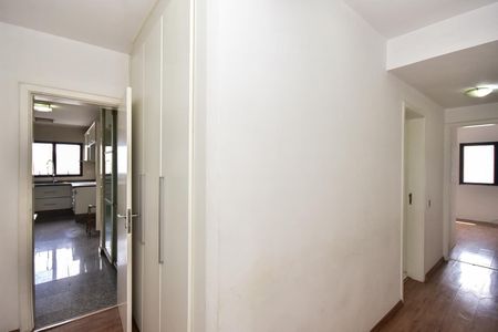Apartamento à venda com 254m², 3 quartos e 5 vagasCorredor