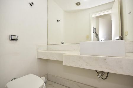 Apartamento à venda com 254m², 3 quartos e 5 vagasLavabo