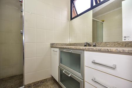 Apartamento à venda com 254m², 3 quartos e 5 vagasBanheiro 2 da Suíte 2