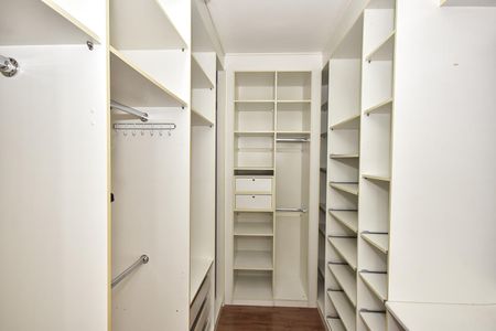 Apartamento à venda com 254m², 3 quartos e 5 vagasArmário da Suíte  2