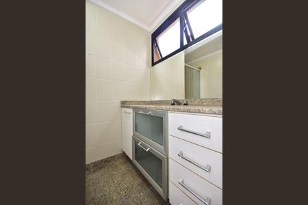 Apartamento à venda com 254m², 3 quartos e 5 vagasBanheiro 2 da Suíte 2