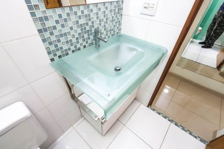 Apartamento à venda com 60m², 2 quartos e 1 vaga Apartamento à venda com 60m², 2 quartos e 1 vagaBanheiro