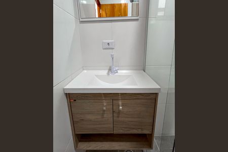 Detalhe do banheiro de casa de condomínio para alugar com 1 quarto, 40m² em Vila Marte, São Paulo