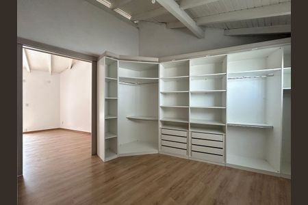 Casa à venda com 220m², 4 quartos e 2 vagasCloset