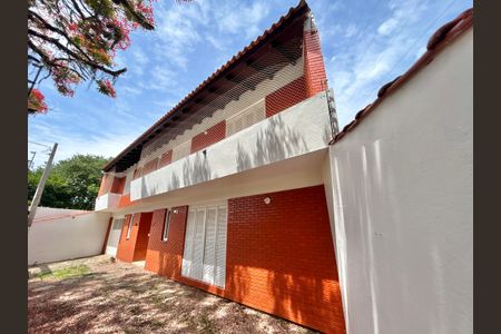 Casa à venda com 220m², 4 quartos e 2 vagasFachada