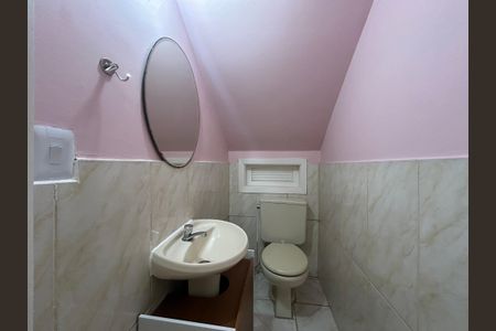 Casa à venda com 220m², 4 quartos e 2 vagasLavabo