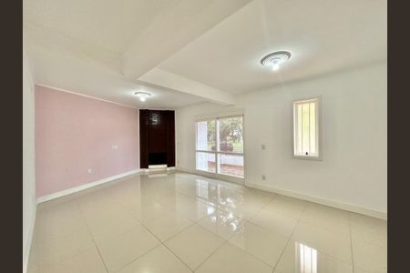 Casa à venda com 220m², 4 quartos e 2 vagasSala