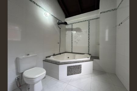 Casa à venda com 220m², 4 quartos e 2 vagasBanheiro 2