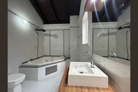 Casa à venda com 220m², 4 quartos e 2 vagasBanheiro 2