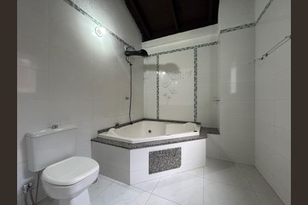 Casa à venda com 220m², 4 quartos e 2 vagasBanheiro 2