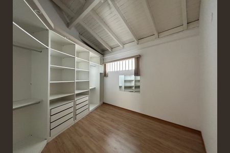 Casa à venda com 220m², 4 quartos e 2 vagasCloset