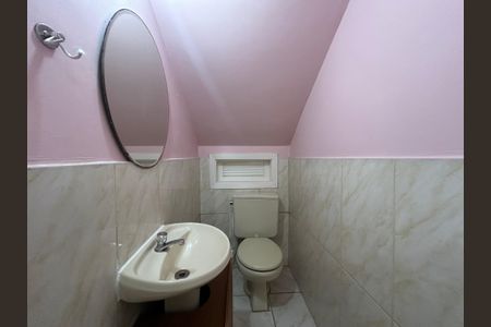 Casa à venda com 220m², 4 quartos e 2 vagasLavabo