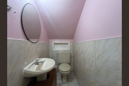 Casa à venda com 220m², 4 quartos e 2 vagasLavabo