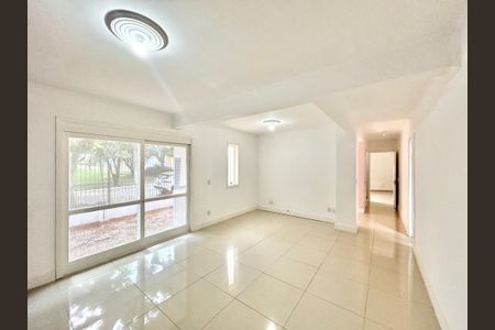 Casa à venda com 220m², 4 quartos e 2 vagasSala 1