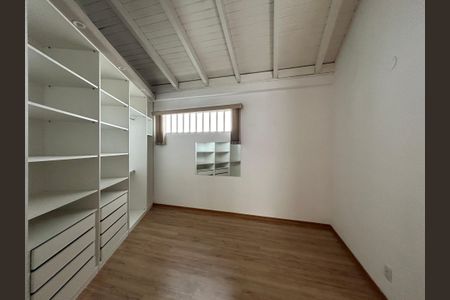 Casa à venda com 220m², 4 quartos e 2 vagasCloset