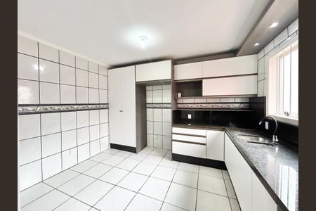 Casa à venda com 220m², 4 quartos e 2 vagasCozinha