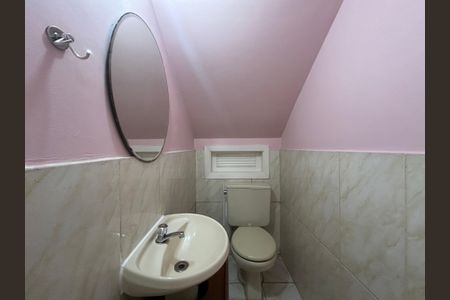 Casa à venda com 220m², 4 quartos e 2 vagasLavabo