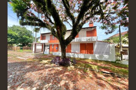 Casa à venda com 220m², 4 quartos e 2 vagasFachada