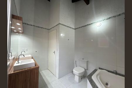 Casa à venda com 220m², 4 quartos e 2 vagasBanheiro  2 