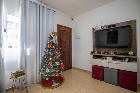 Sala de casa para alugar com 2 quartos, 64m² em Jardim Helga, São Paulo