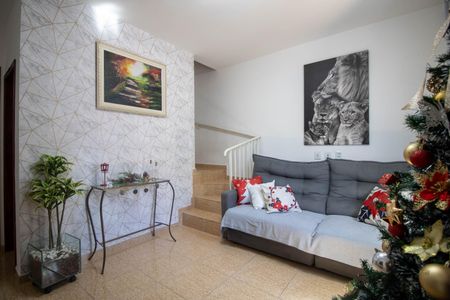 Sala de casa para alugar com 2 quartos, 64m² em Jardim Helga, São Paulo