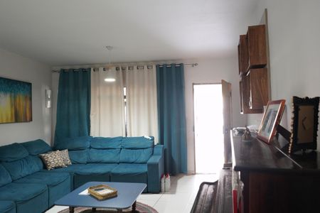 Casa à venda com 165m², 3 quartos e 2 vagasSala