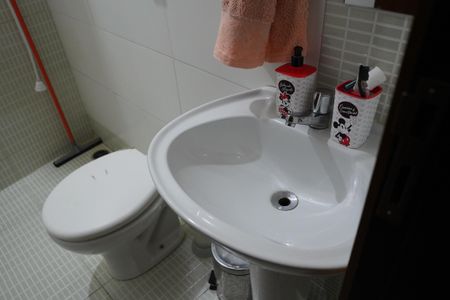 Casa à venda com 165m², 3 quartos e 2 vagasBanheiro da Suíte 2