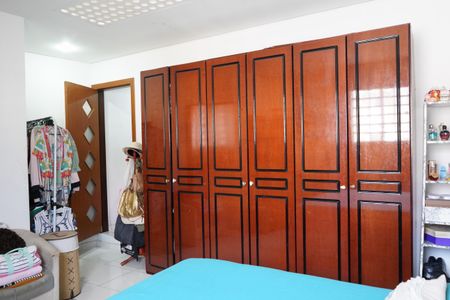 Casa à venda com 165m², 3 quartos e 2 vagasSuíte 3