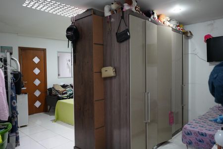 Casa à venda com 165m², 3 quartos e 2 vagasSuíte 2