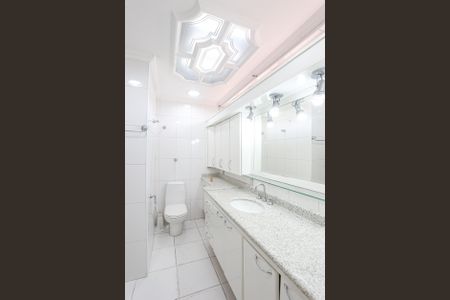 Apartamento à venda com 196m², 4 quartos e sem vagaBanheiro da Suíte