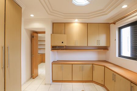 Apartamento à venda com 196m², 4 quartos e sem vagaSuíte 2