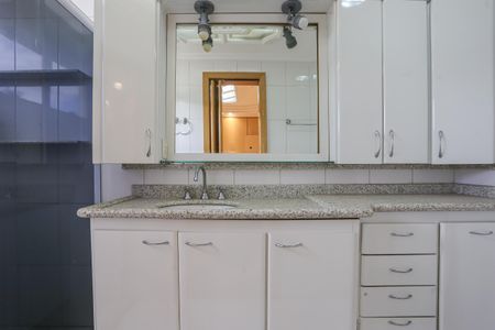 Apartamento à venda com 196m², 4 quartos e sem vagaBanheiro da Suíte 2