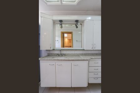 Apartamento à venda com 196m², 4 quartos e sem vagaBanheiro da Suíte 2