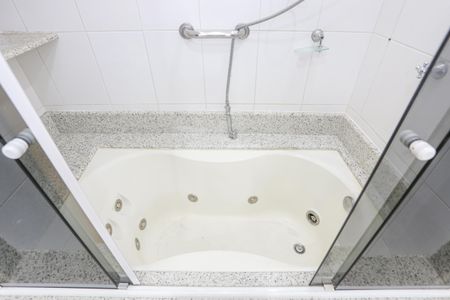 Apartamento à venda com 196m², 4 quartos e sem vagaBanheiro da Suíte