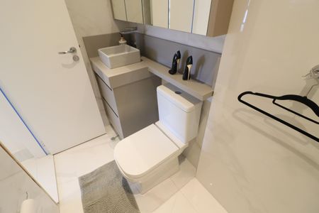 Apartamento à venda com 63m², 2 quartos e 2 vagasBanheiro da Suíte 1