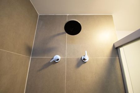 banheiro de kitnet/studio para alugar com 1 quarto, 22m² em Pinheiros, São Paulo
