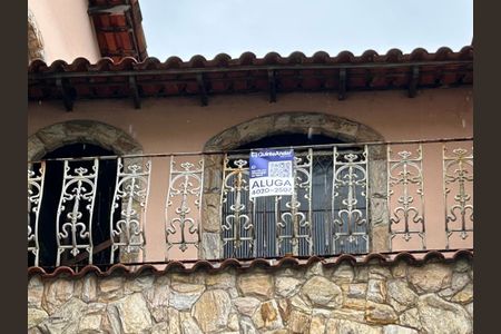 Casa para alugar com 90m², 2 quartos e 1 vagaFachada + plaquinha