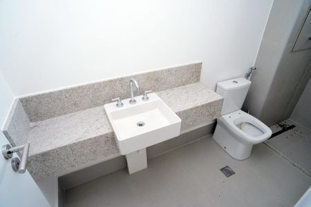 Apartamento à venda com 79m², 2 quartos e 2 vagasBanheiro da Suíte