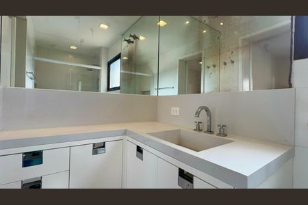 Apartamento à venda com 250m², 3 quartos e 4 vagasBanheiro da Suíte