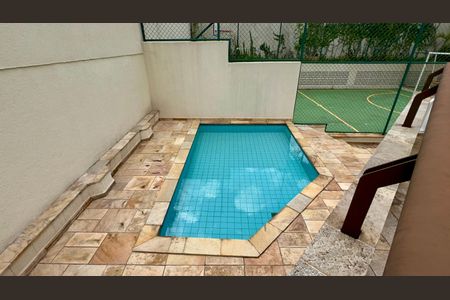 Apartamento à venda com 250m², 3 quartos e 4 vagasÁrea comum - Piscina