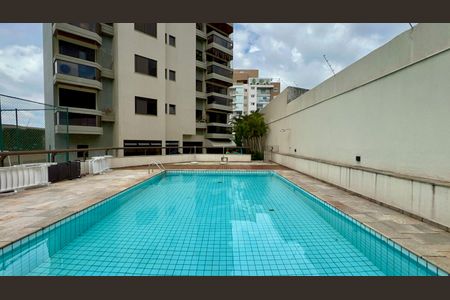 Apartamento à venda com 250m², 3 quartos e 4 vagasÁrea comum - Piscina
