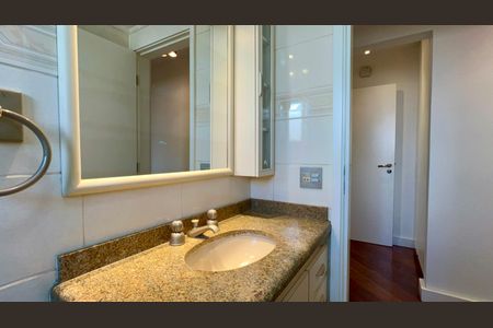 Apartamento à venda com 250m², 3 quartos e 4 vagasBanheiro