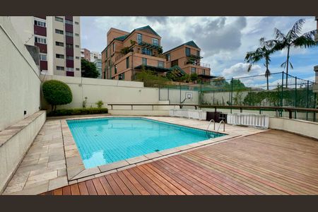 Apartamento à venda com 250m², 3 quartos e 4 vagasÁrea comum - Piscina