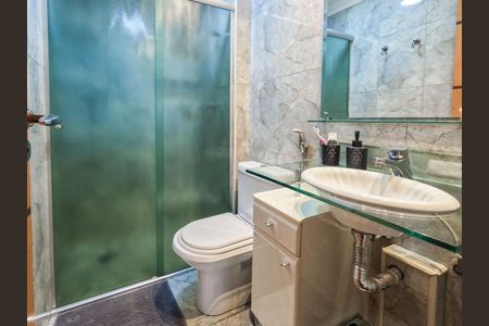 Apartamento à venda com 105m², 2 quartos e 2 vagasBanheiro Corredor