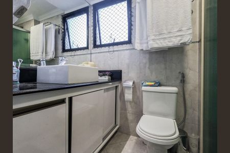 Apartamento à venda com 105m², 2 quartos e 2 vagasBanheiro da Suíte